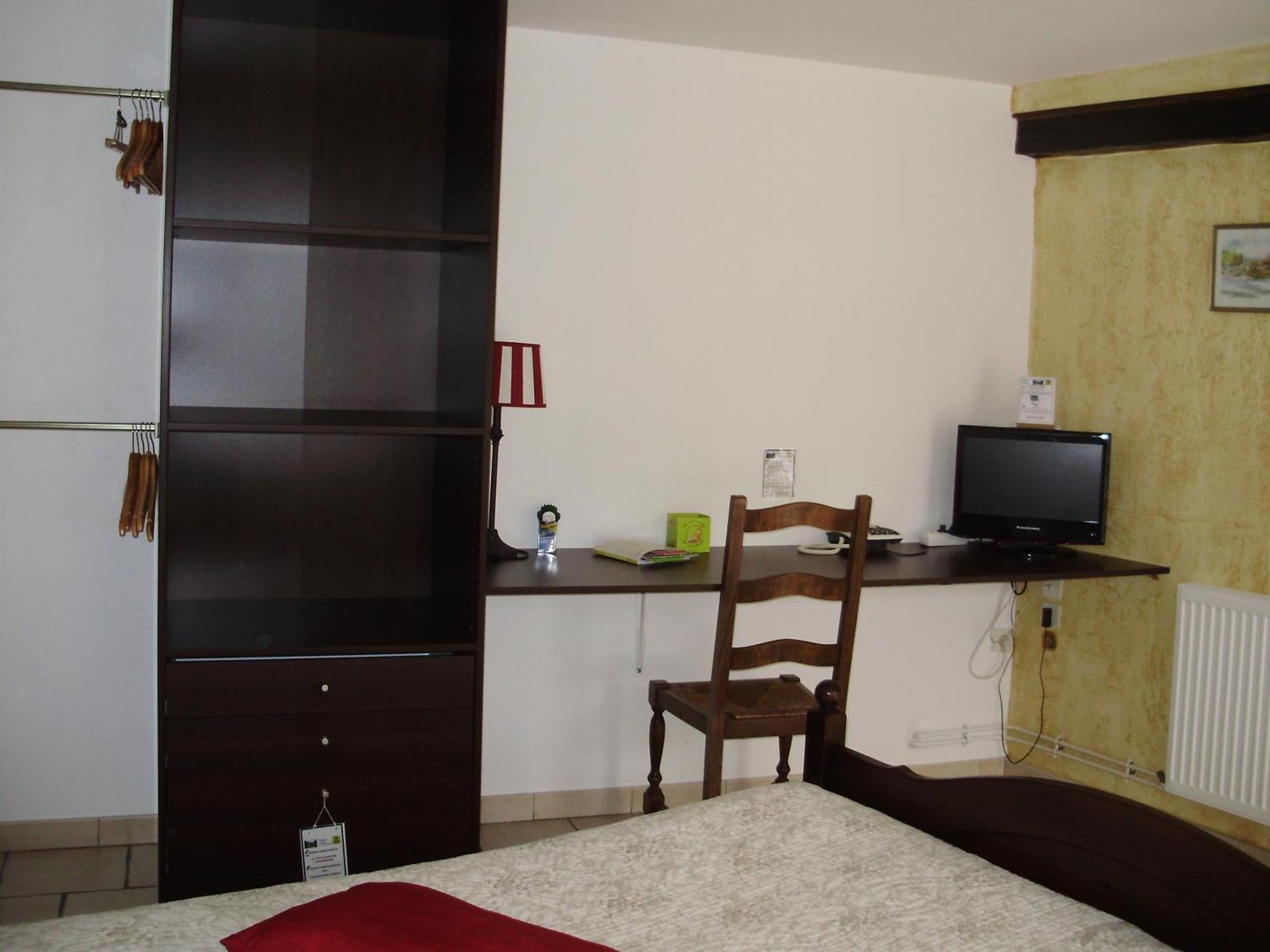 Auberge Du Bord Des Eaux - Demi-Pension Assuree Sur Reservation Сент-Аман-лез-О Экстерьер фото