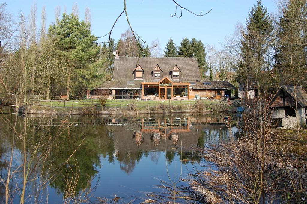 Auberge Du Bord Des Eaux - Demi-Pension Assuree Sur Reservation Сент-Аман-лез-О Экстерьер фото