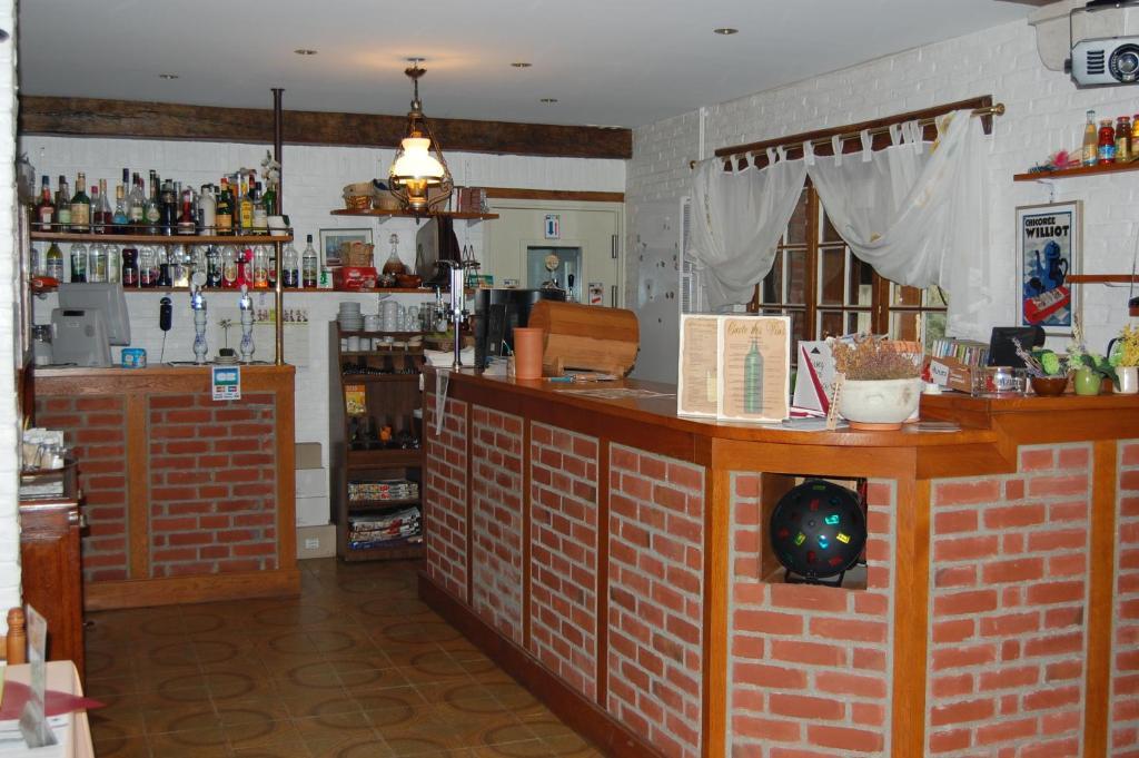 Auberge Du Bord Des Eaux - Demi-Pension Assuree Sur Reservation Сент-Аман-лез-О Экстерьер фото