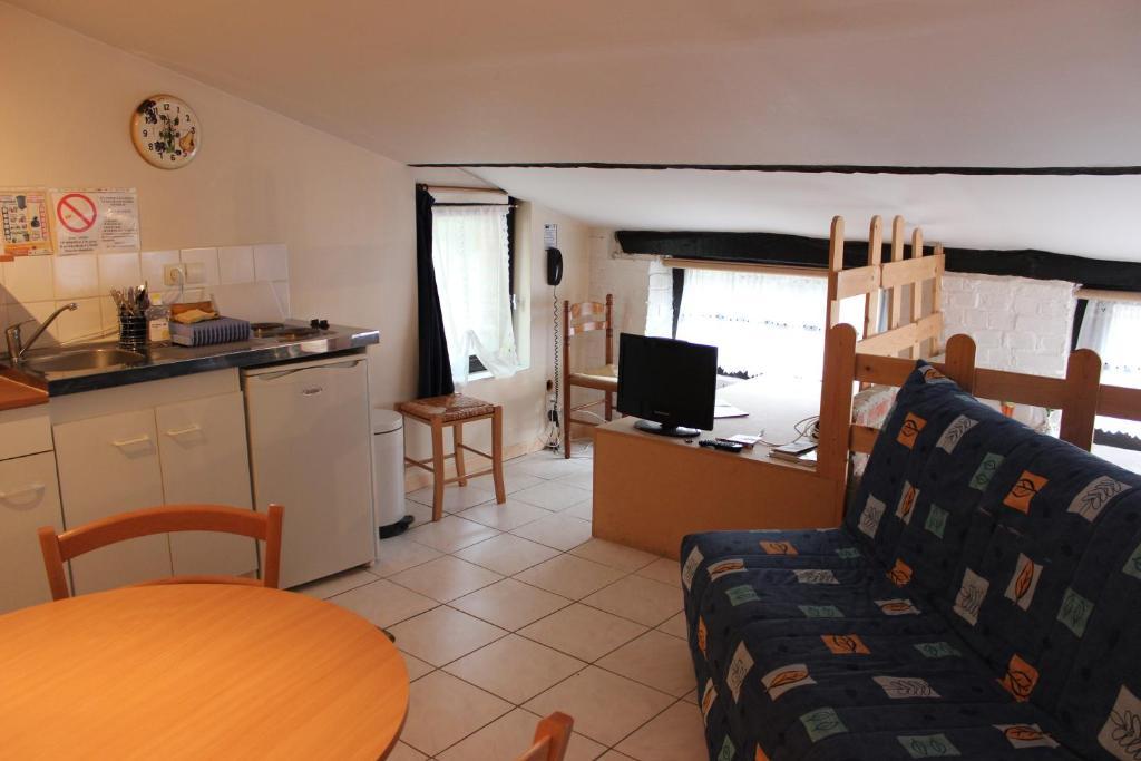 Auberge Du Bord Des Eaux - Demi-Pension Assuree Sur Reservation Сент-Аман-лез-О Экстерьер фото